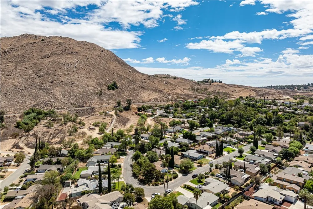 3986 HAVENHURST AVE Riverside, CA 92507