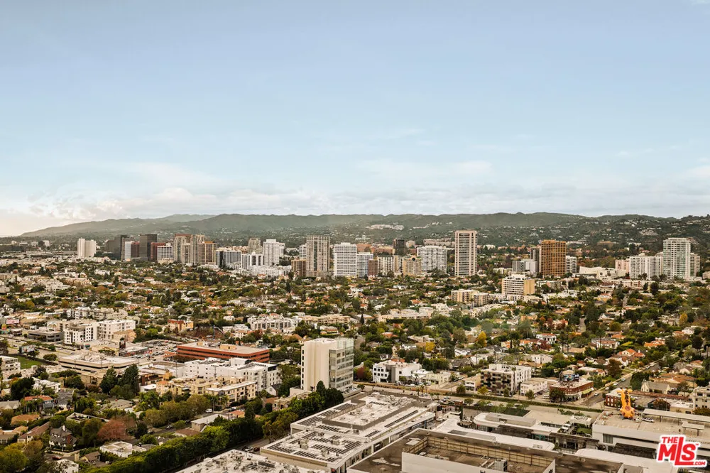 211 W Elm Court Los Angeles, CA 90067