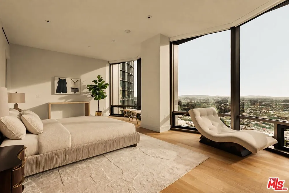 211 W Elm Court Los Angeles, CA 90067