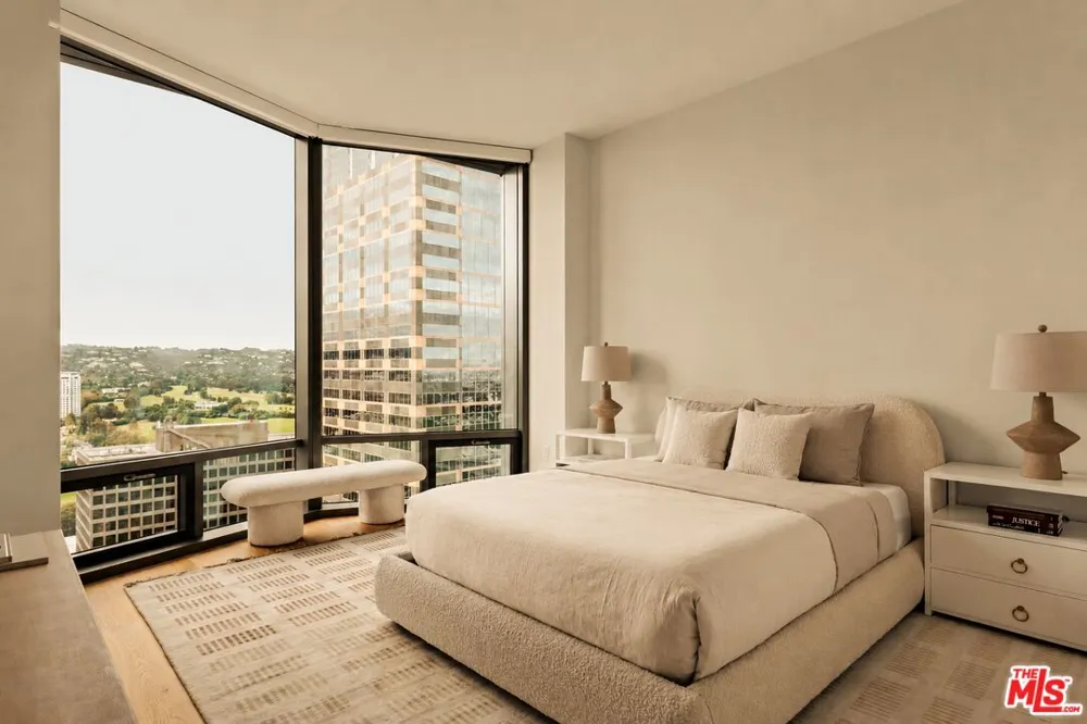 211 W Elm Court Los Angeles, CA 90067
