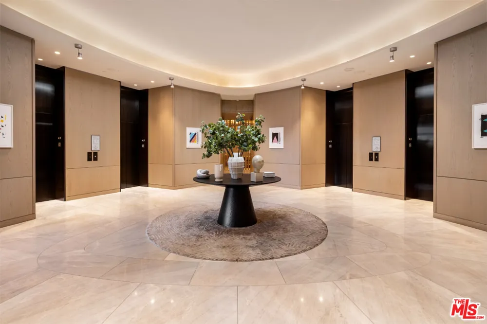 211 W Elm Court Los Angeles, CA 90067