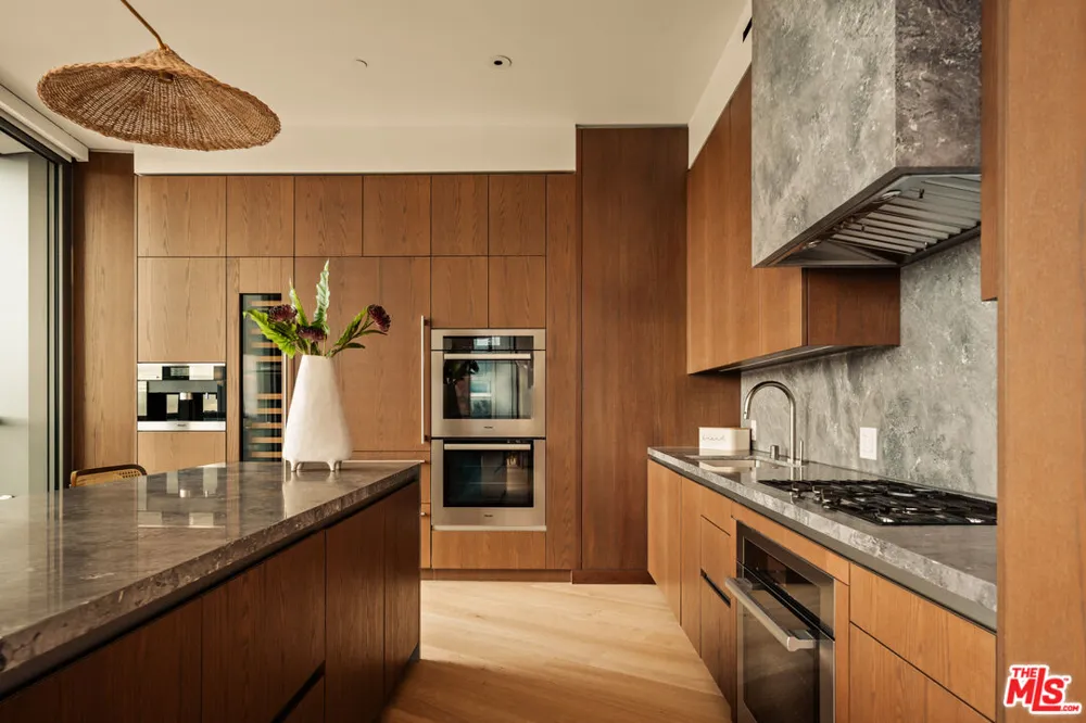 211 W Elm Court Los Angeles, CA 90067