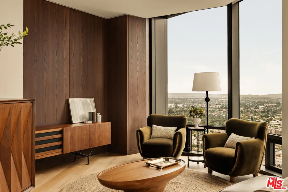 211 W Elm Court Los Angeles, CA 90067