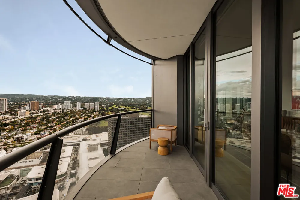 211 W Elm Court Los Angeles, CA 90067