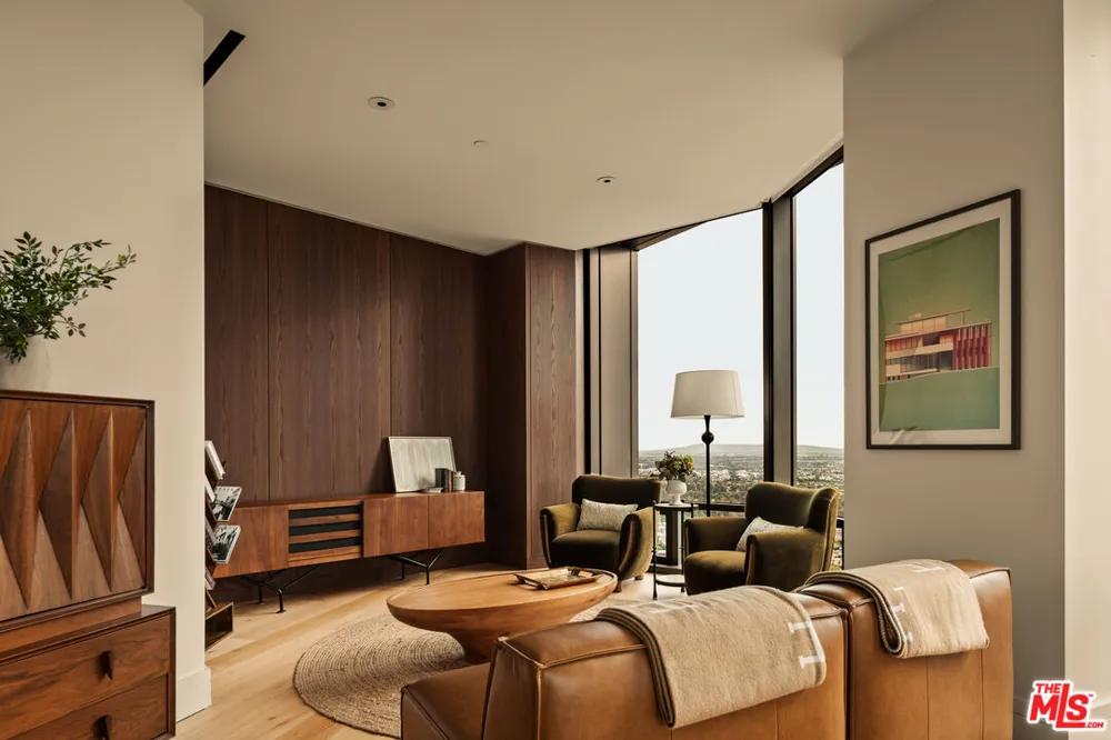 211 W Elm Court Los Angeles, CA 90067