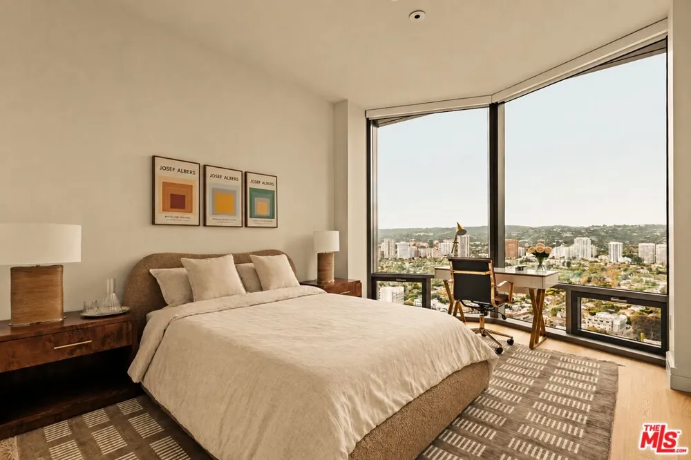 211 W Elm Court Los Angeles, CA 90067