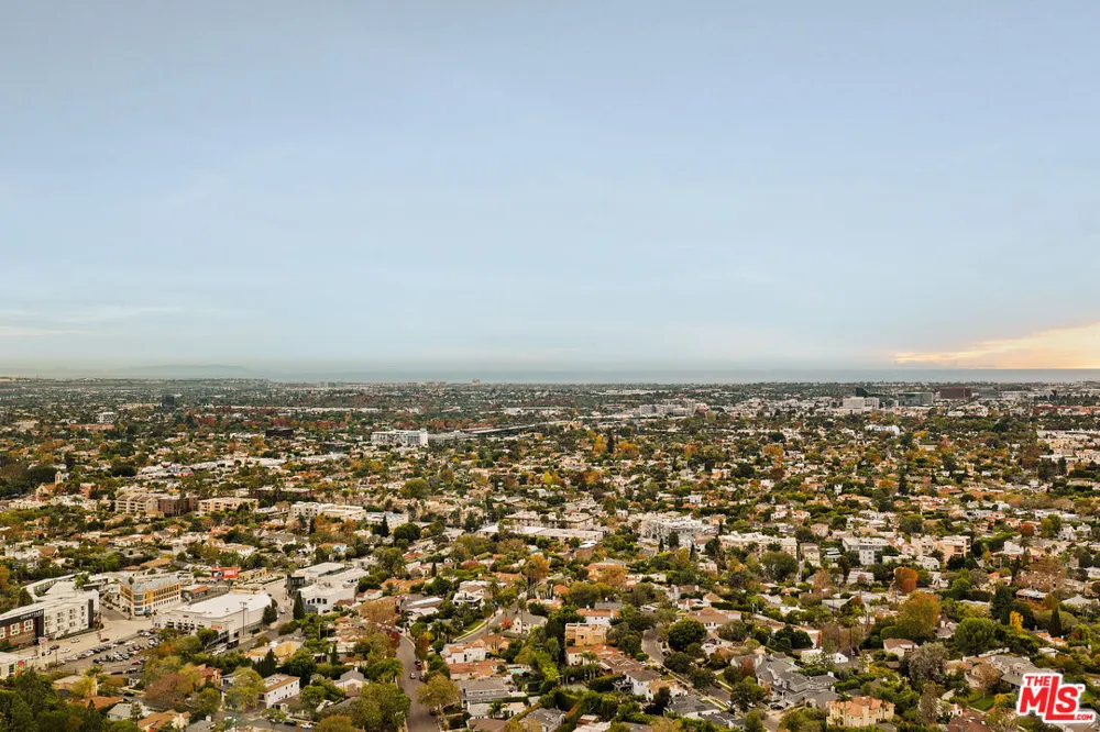 211 W Elm Court Los Angeles, CA 90067