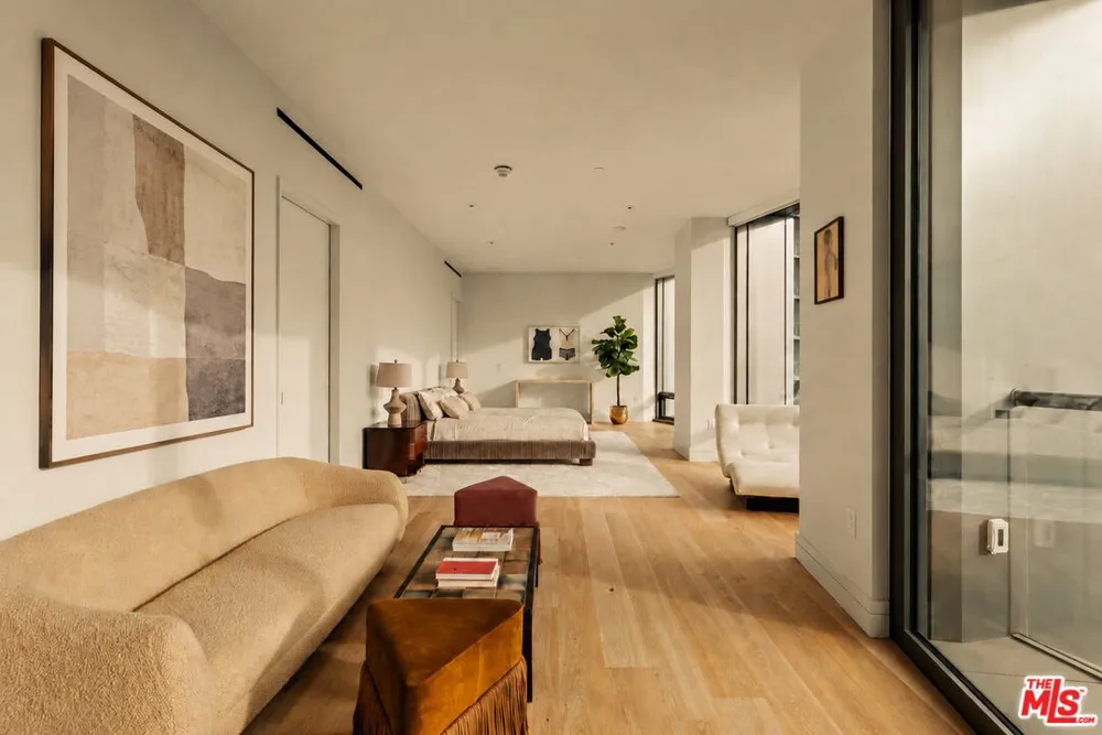 211 W Elm Court Los Angeles, CA 90067