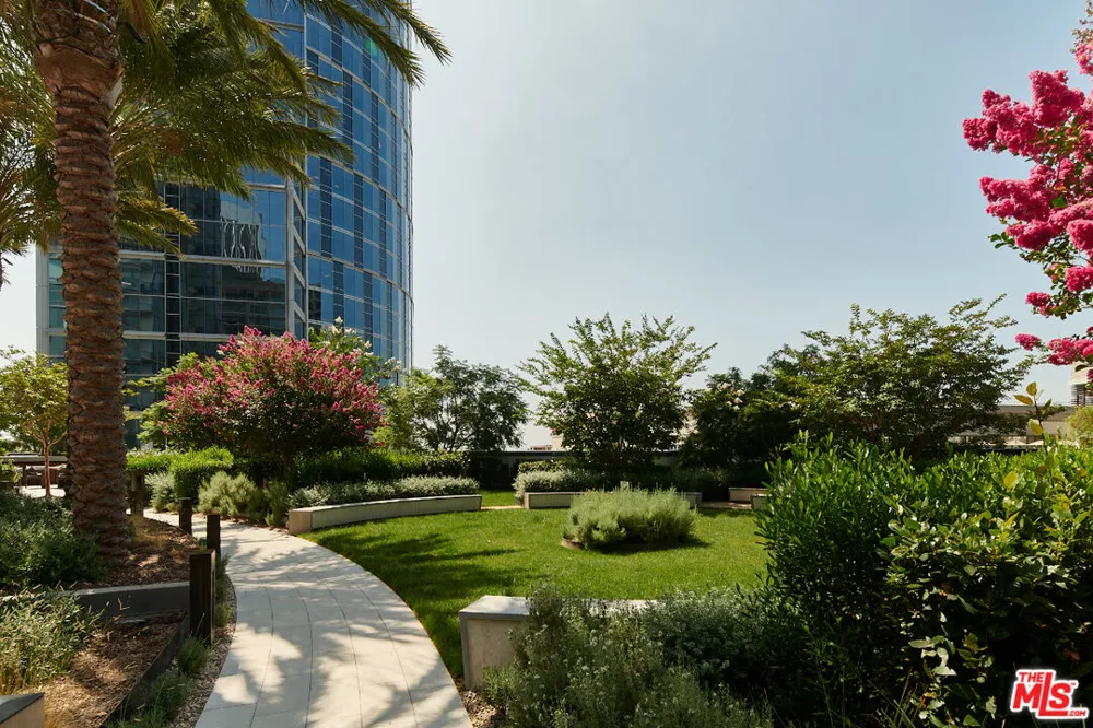 211 W Elm Court Los Angeles, CA 90067