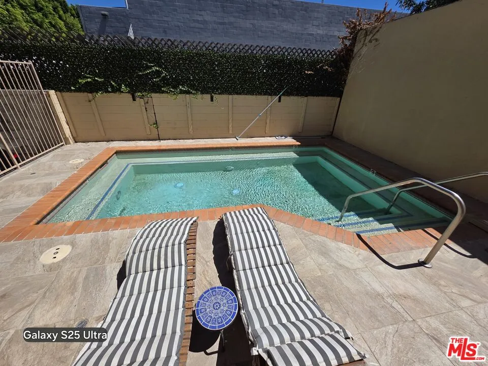 5242 Vesper Avenue Los Angeles, CA 91411