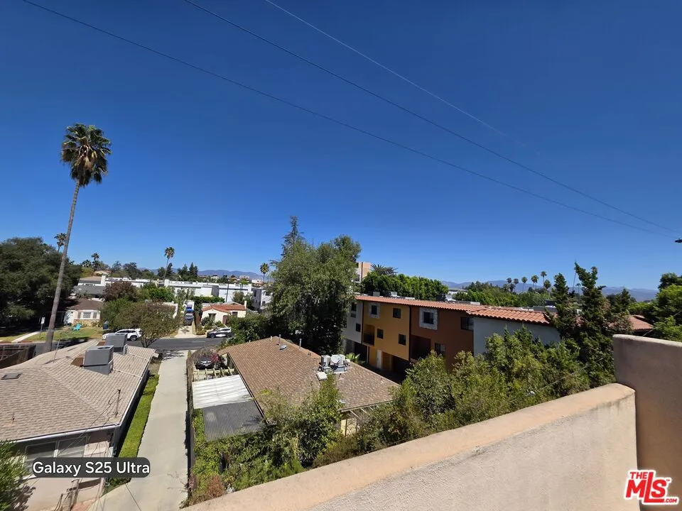 5242 Vesper Avenue Los Angeles, CA 91411