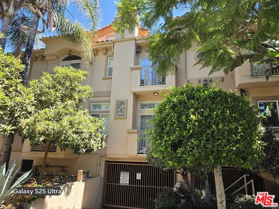 5242 Vesper Avenue Los Angeles, CA 91411