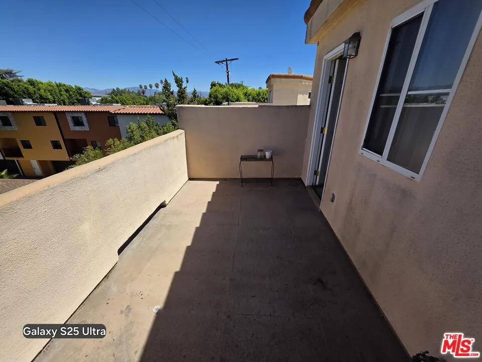 5242 Vesper Avenue Los Angeles, CA 91411