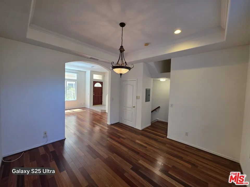 5242 Vesper Avenue Los Angeles, CA 91411
