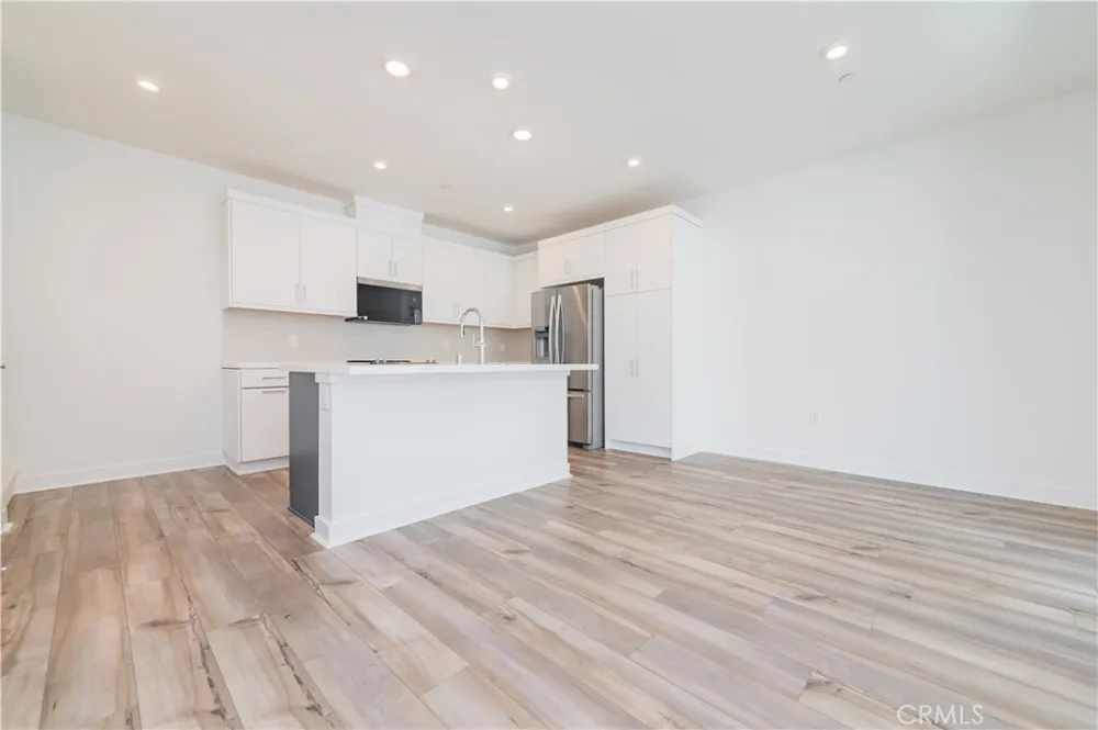 589 S Lyon St Santa Ana, CA 92705