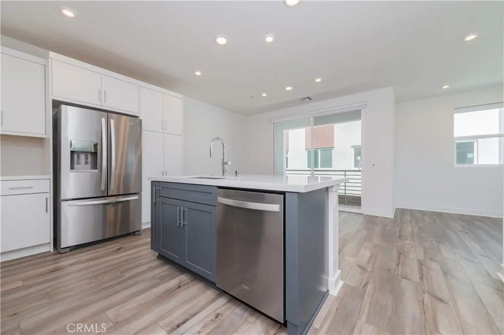 589 S Lyon St Santa Ana, CA 92705