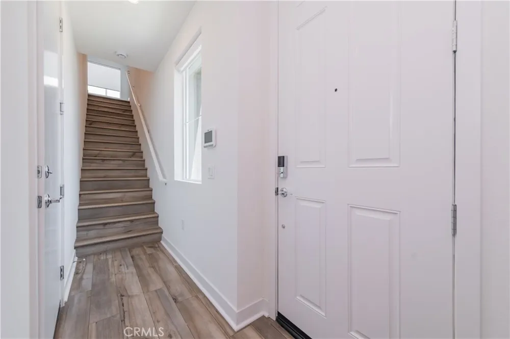 589 S Lyon St Santa Ana, CA 92705