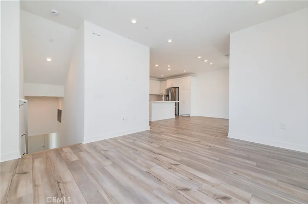 589 S Lyon St Santa Ana, CA 92705