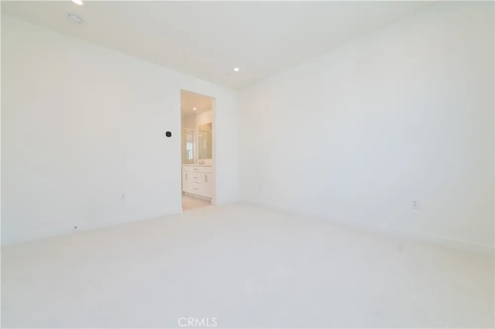 589 S Lyon St Santa Ana, CA 92705
