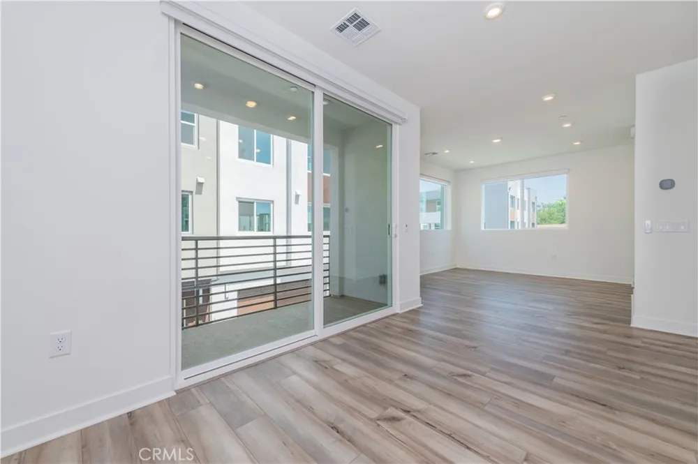 589 S Lyon St Santa Ana, CA 92705