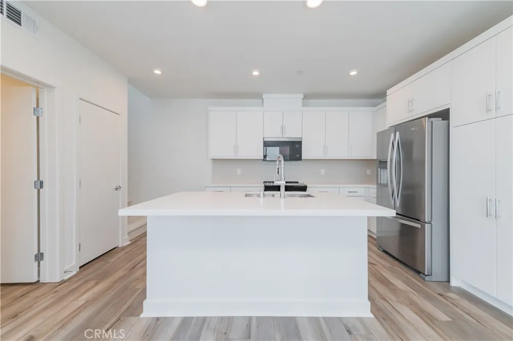589 S Lyon St Santa Ana, CA 92705