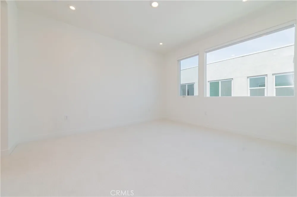 589 S Lyon St Santa Ana, CA 92705