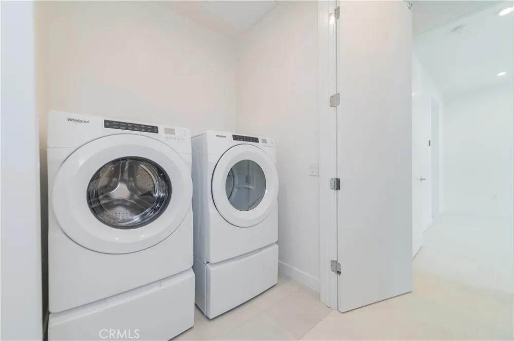 589 S Lyon St Santa Ana, CA 92705