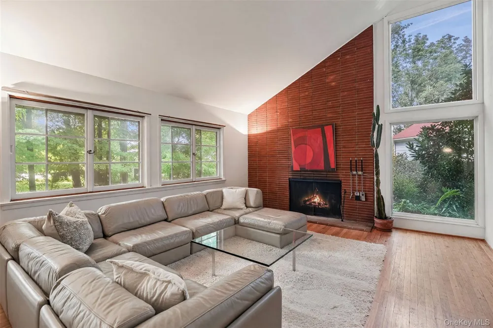 4 Greenhouse Circle Rye Brook, NY 10573