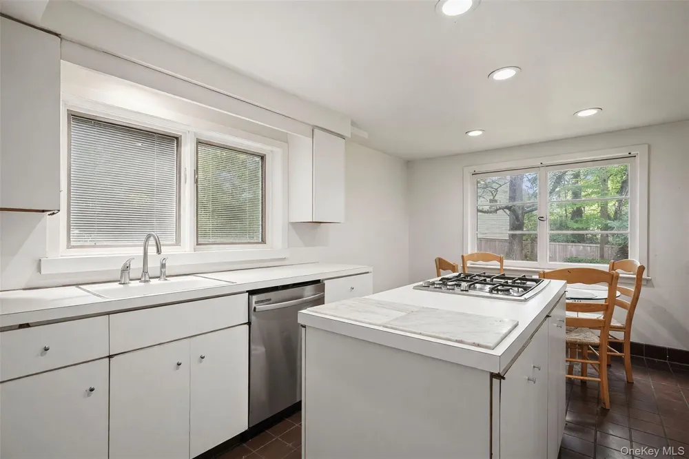 4 Greenhouse Circle Rye Brook, NY 10573