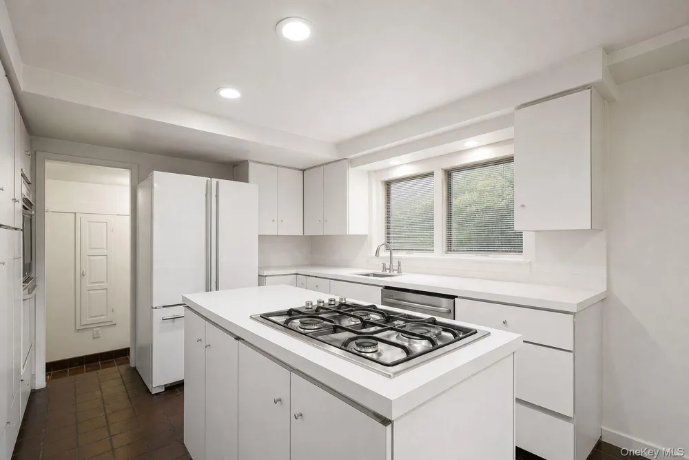 4 Greenhouse Circle Rye Brook, NY 10573
