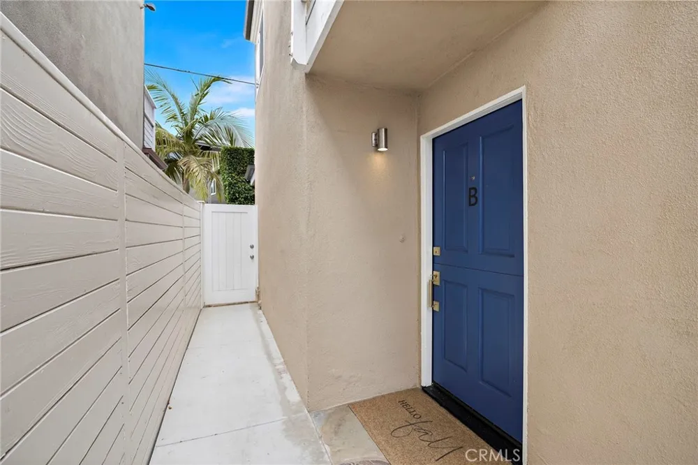 214 20th Street #B Newport Beach, CA 92663
