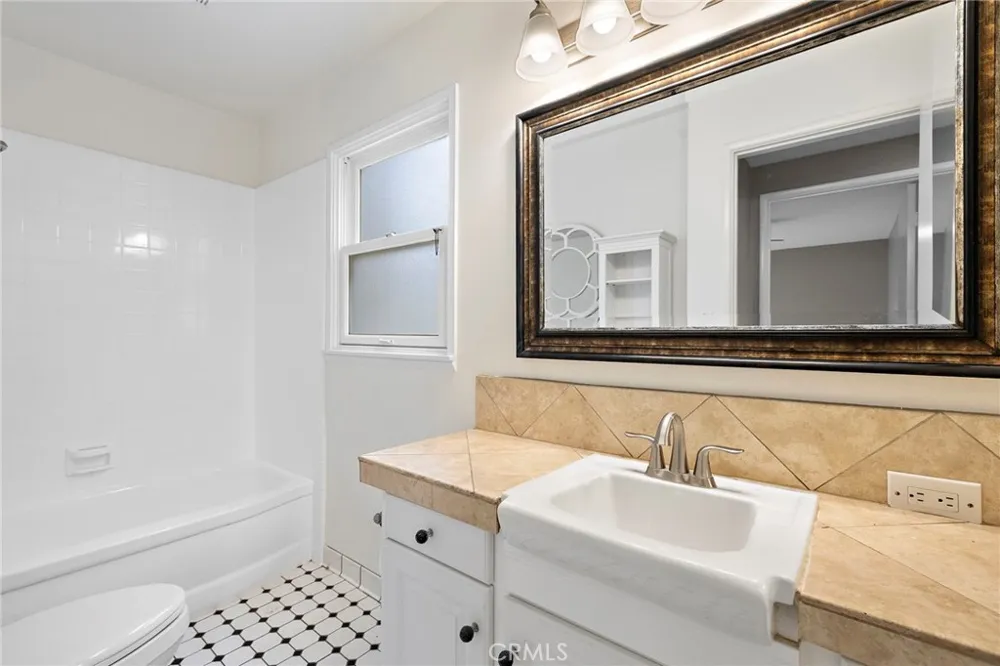 214 20th Street #B Newport Beach, CA 92663