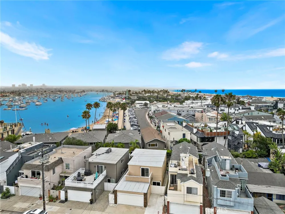 214 20th Street #B Newport Beach, CA 92663