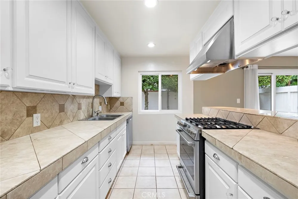 214 20th Street #B Newport Beach, CA 92663