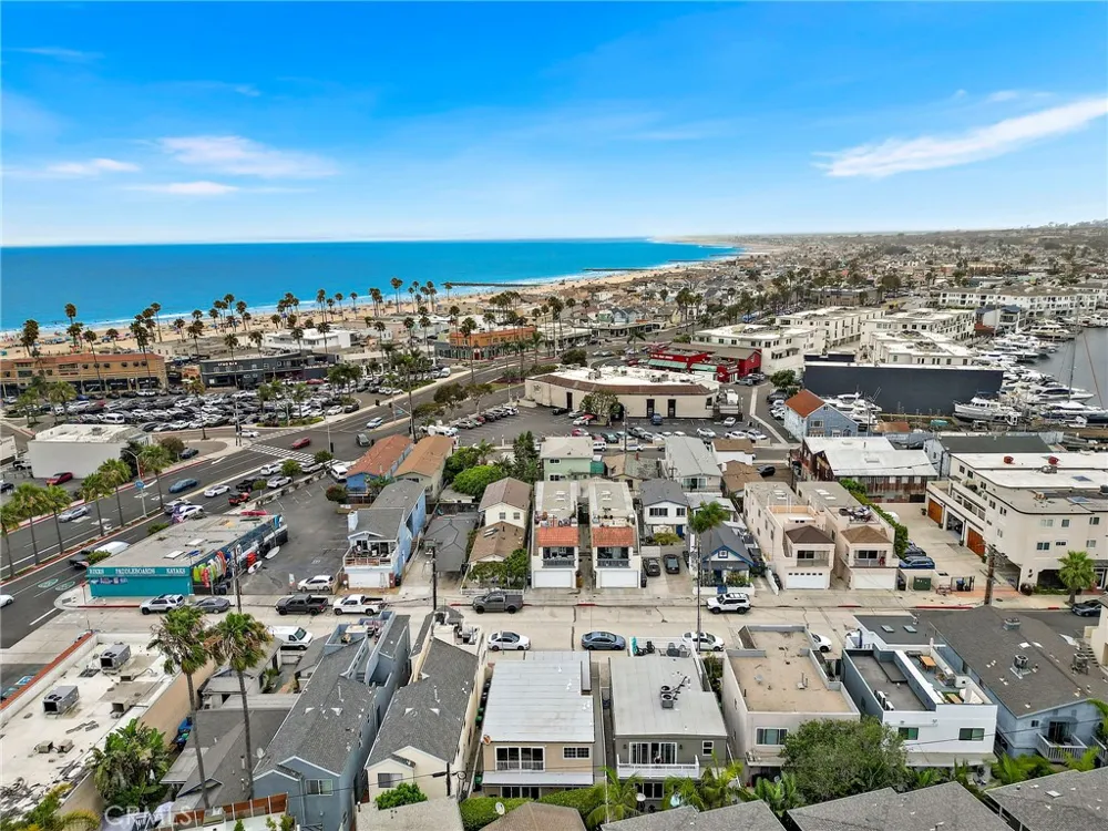 214 20th Street #B Newport Beach, CA 92663