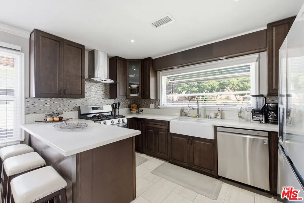 332 E Plymouth Street Inglewood, CA 90302