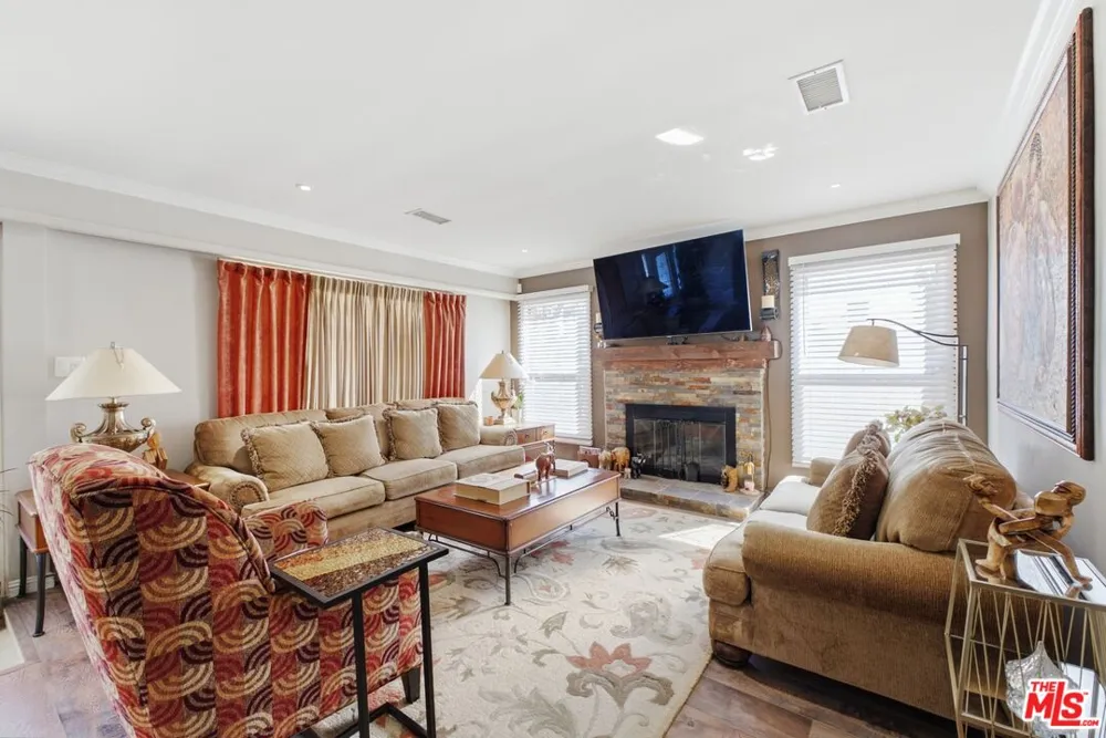 332 E Plymouth Street Inglewood, CA 90302