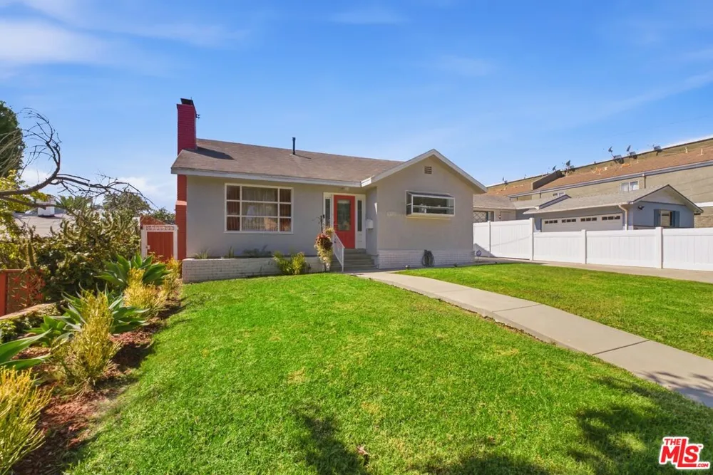 332 E Plymouth Street Inglewood, CA 90302