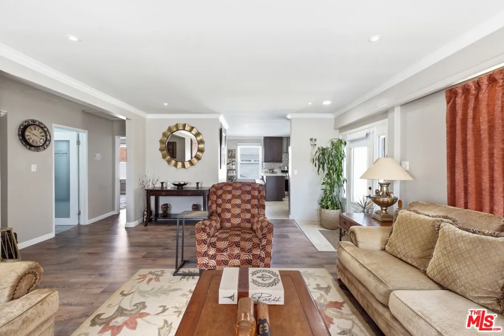 332 E Plymouth Street Inglewood, CA 90302