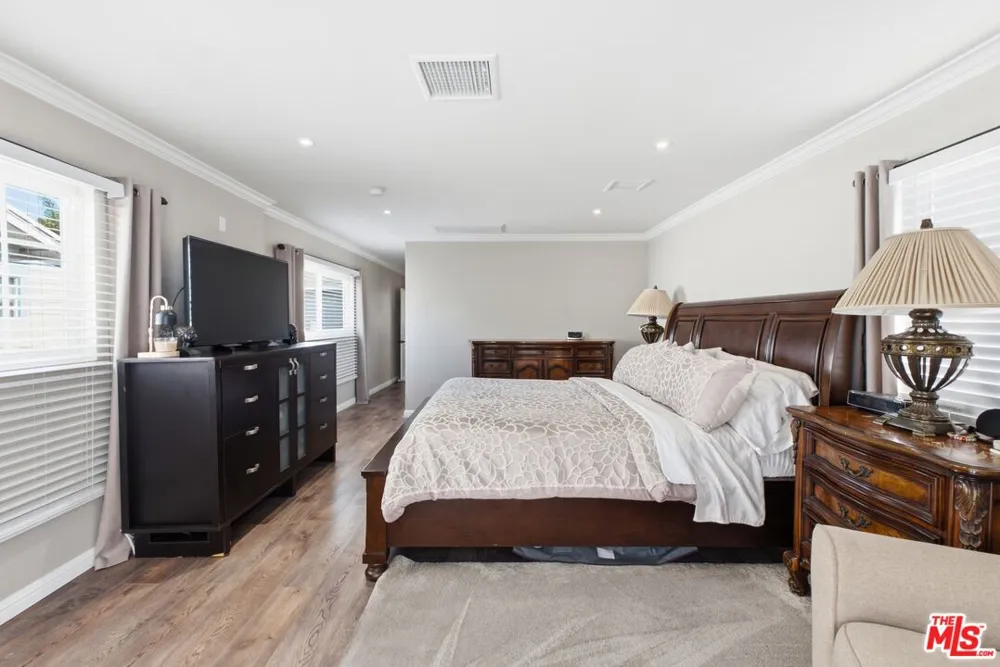 332 E Plymouth Street Inglewood, CA 90302