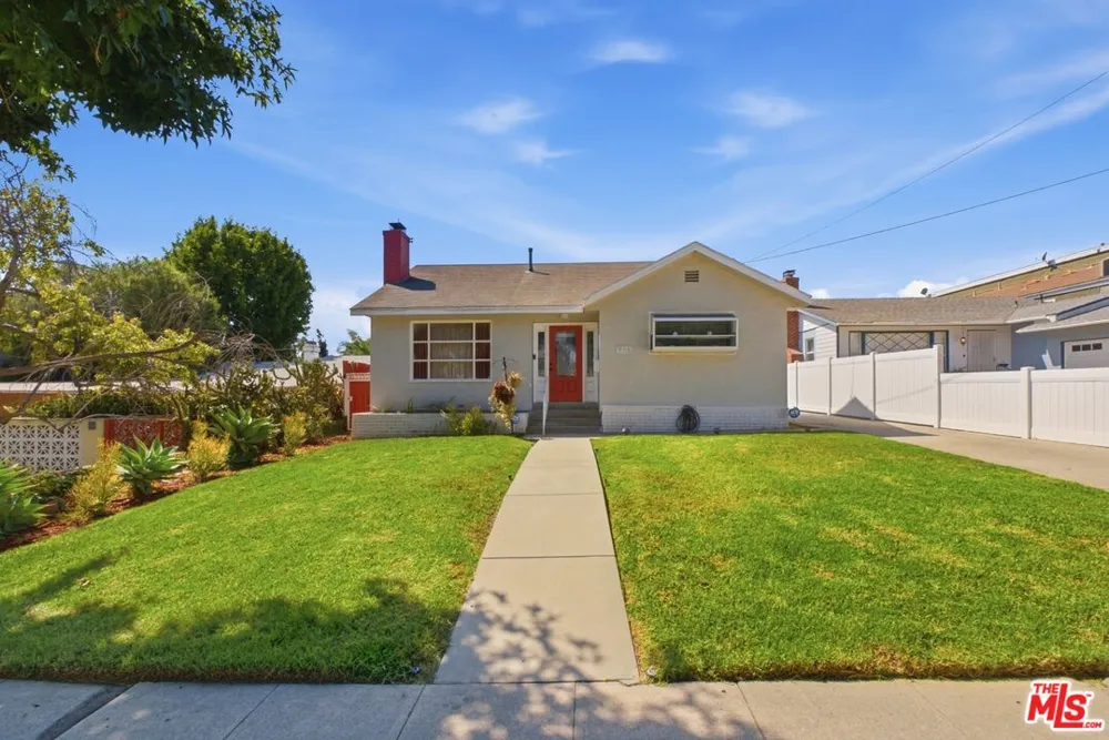 332 E Plymouth Street Inglewood, CA 90302
