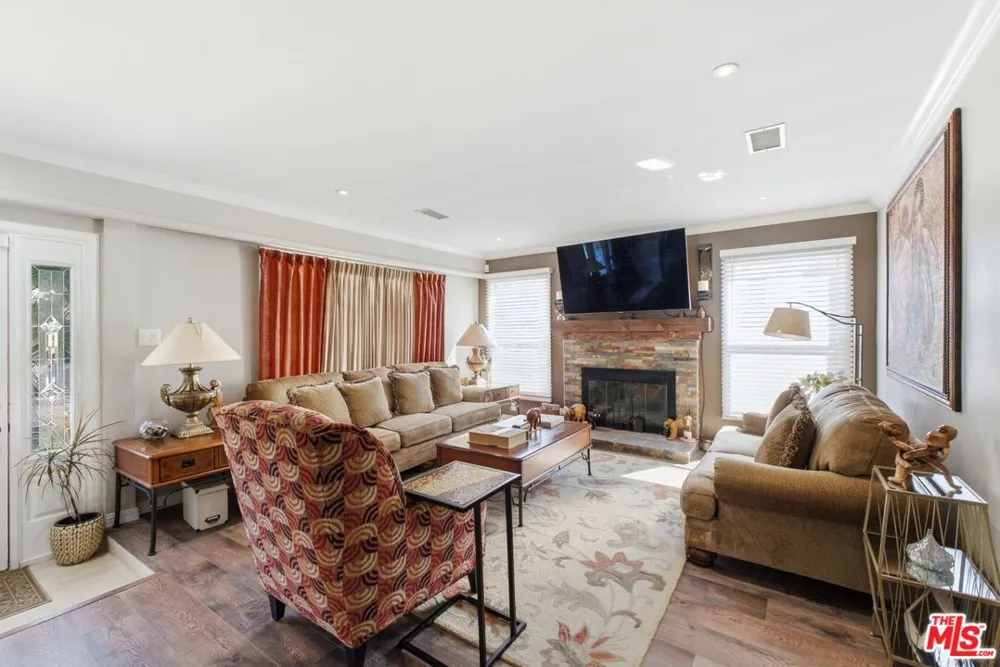 332 E Plymouth Street Inglewood, CA 90302