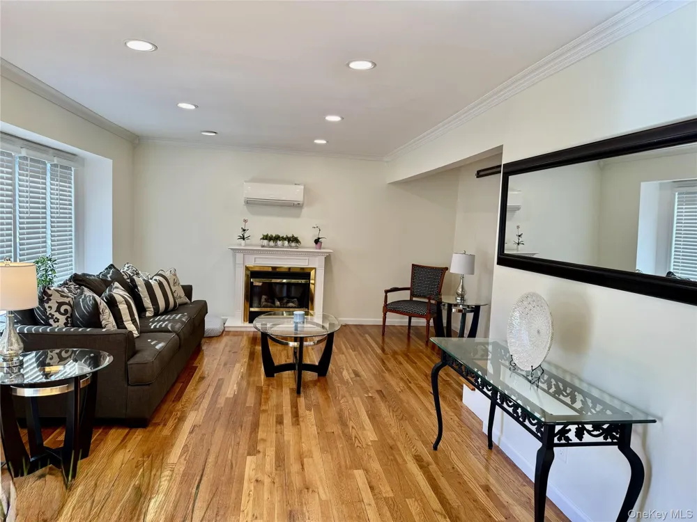 65 Westwood Road Massapequa Park, NY 11762