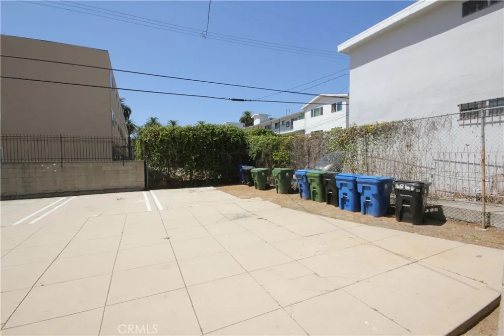 2681 Orchard Los Angeles, CA 90007