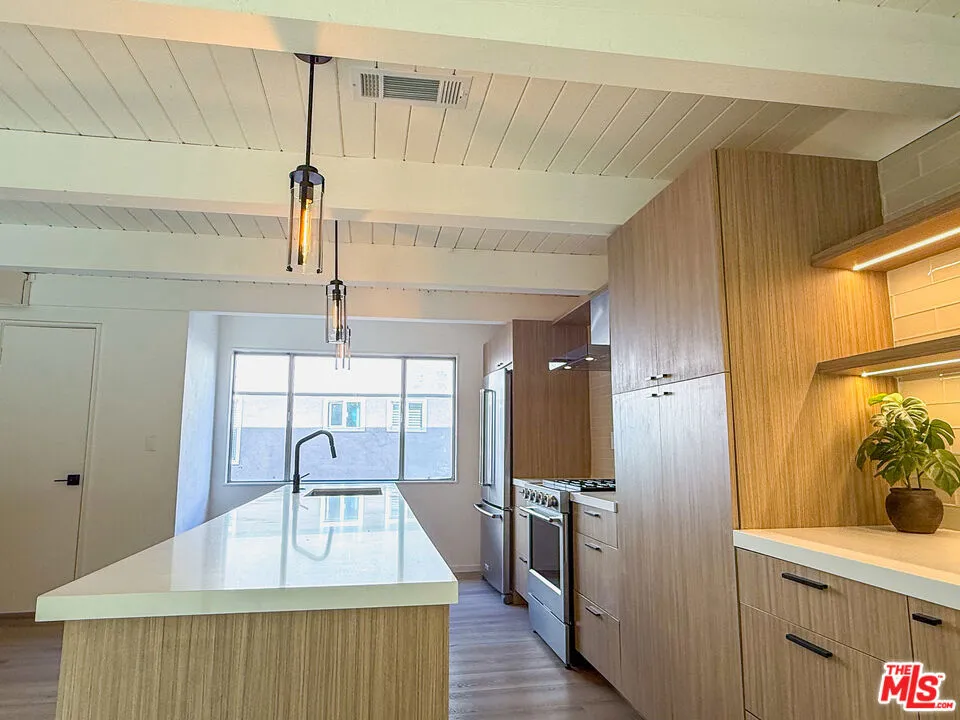 6639 Green Valley Circle Culver City, CA 90230