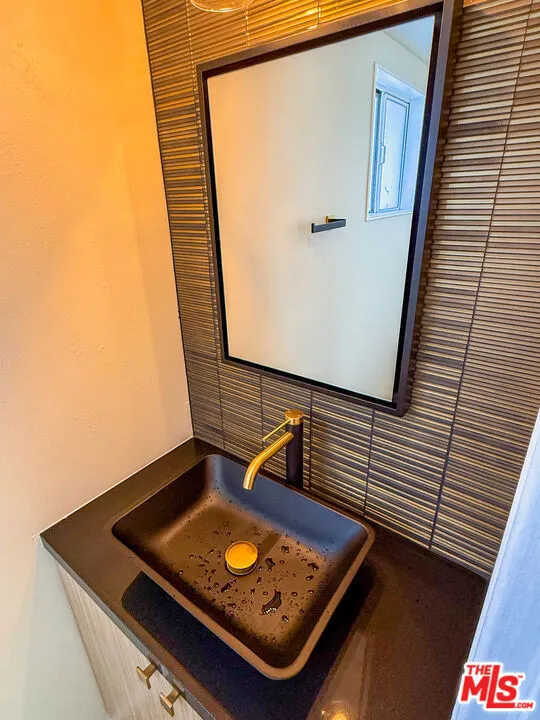 6639 Green Valley Circle Culver City, CA 90230