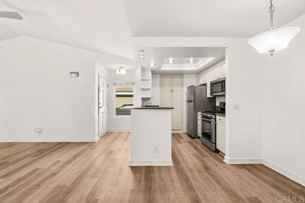 1083 Shadowridge Drive #100 Vista, CA 92083