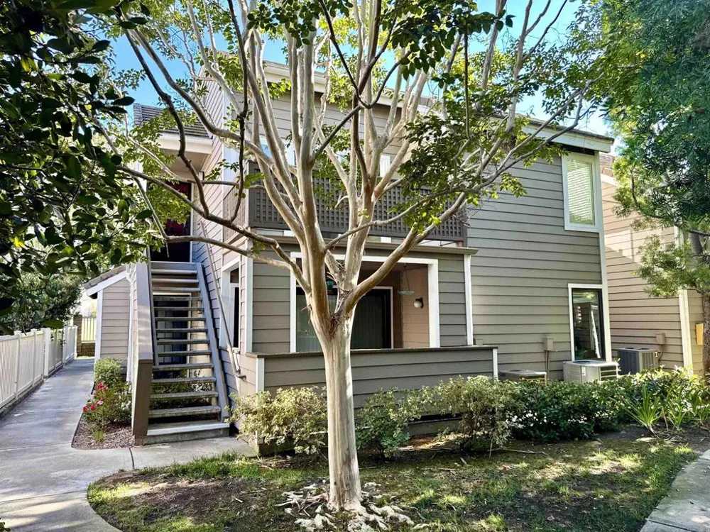 1083 Shadowridge Drive #100 Vista, CA 92083