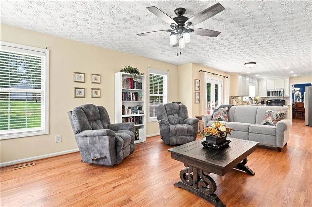 5821 Silverthorn Drive Flowery Branch, GA 30542