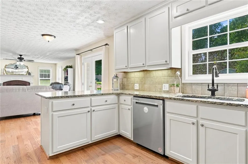 5821 Silverthorn Drive Flowery Branch, GA 30542